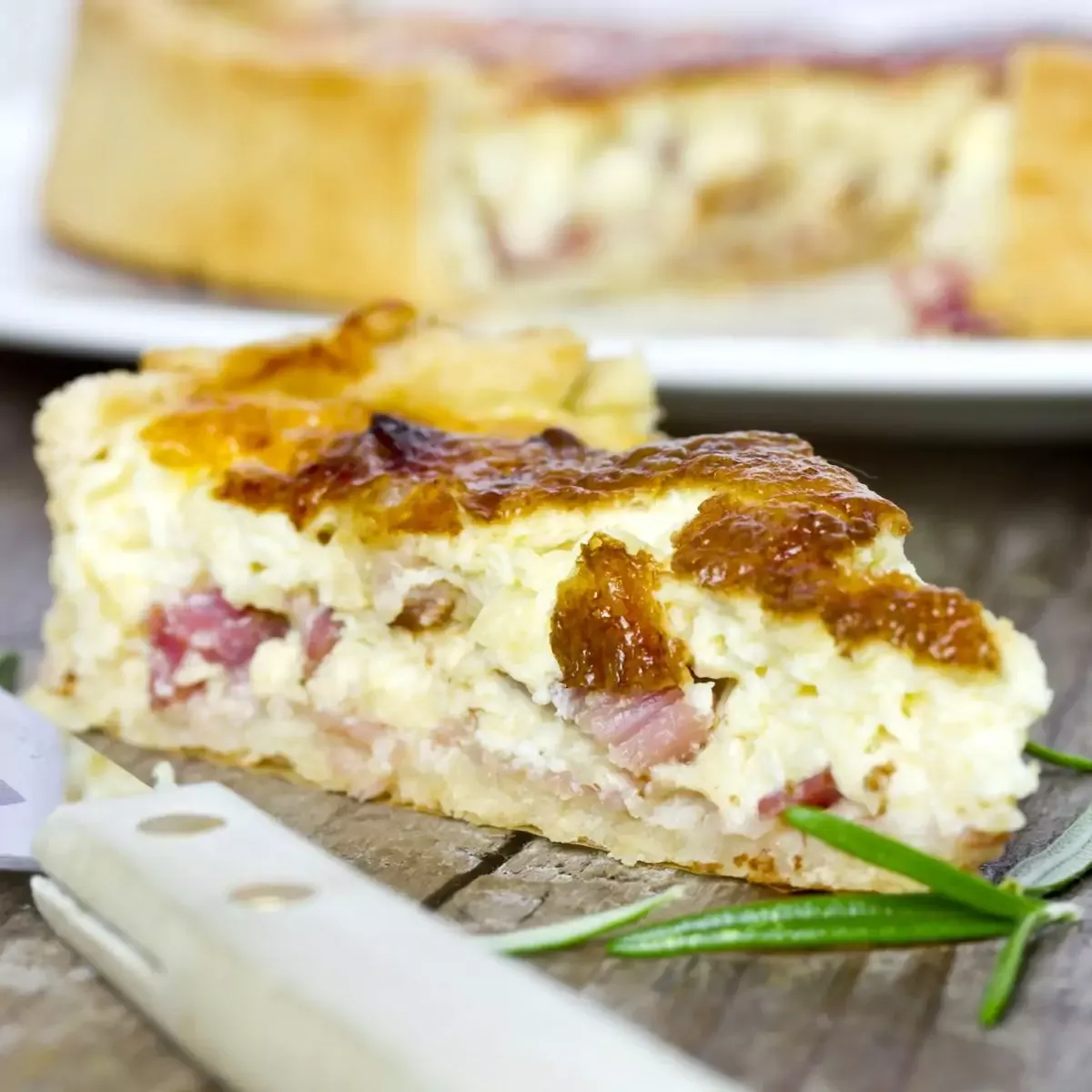 Vraie recette quiche lorraine : la méthode précise pour une texture parfaite